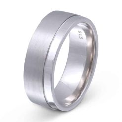 Herrenring mit Gravur "Camelia II"- (c) baslina.com