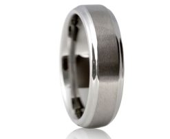 Herrenring mit Gravur "Destiny"- (c) baslina.com
