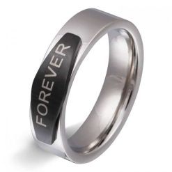 Herrenring mit Gravur "Loran" - (c) baslina.com