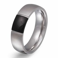 Herrenring mit Gravur "Raval"- (c) baslina.com